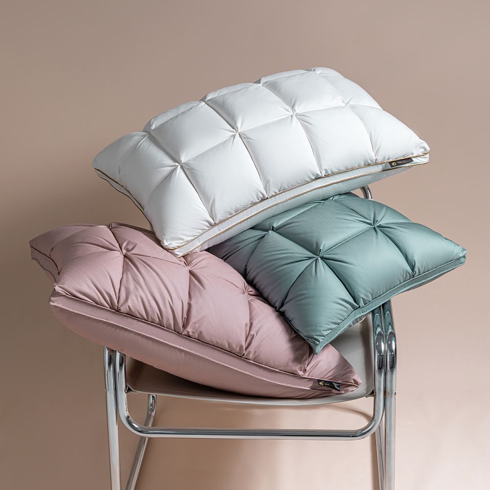 700 F.P Luxe Puff Down Pillow